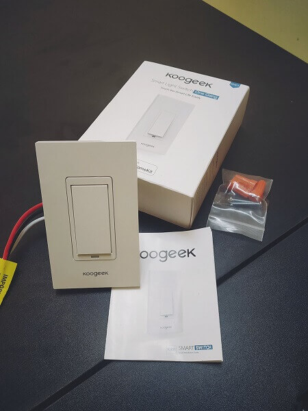 Koogeek WiFi 啟用智能燈開關評論 - 盒子內容