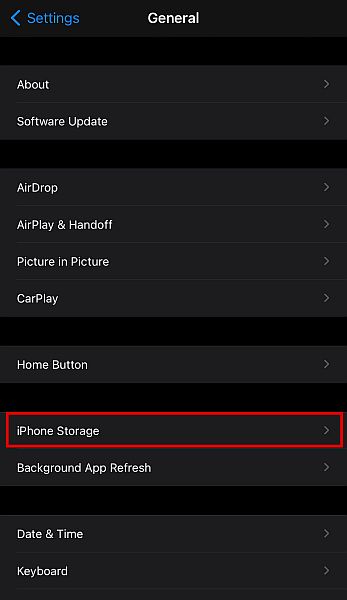 Keresse meg az „iPhone Storage” elemet, és koppintson rá.