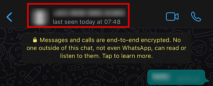 Whatsapp-chat-ketju, jossa yhteystiedot on korostettu