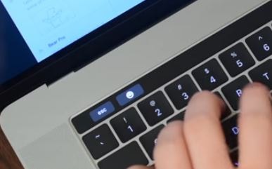 Come accedere alle emoji su Mac Touch Bar