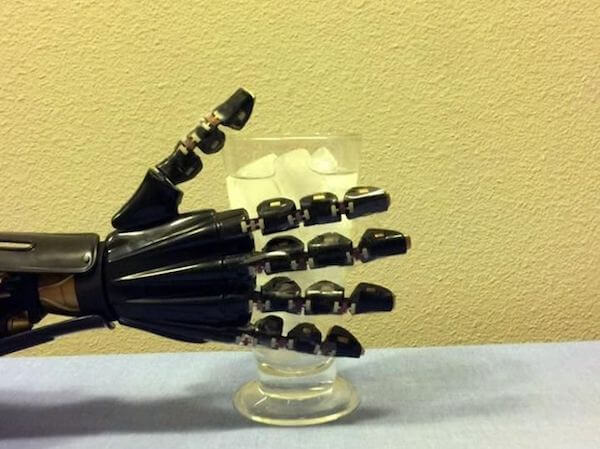 Mão robótica