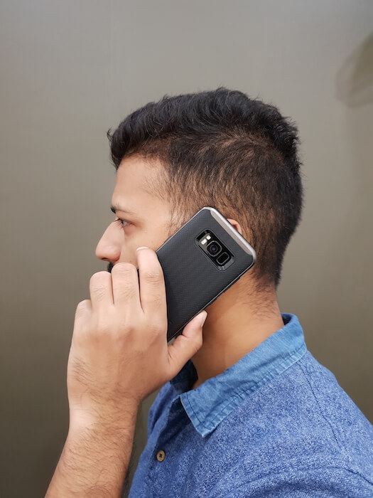 Pouzdro na telefon Spigen Neo Hybrid dokonale drží