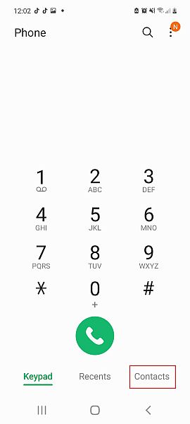 連絡先ボタンが強調表示されたSamsung電話アプリのインターフェース
